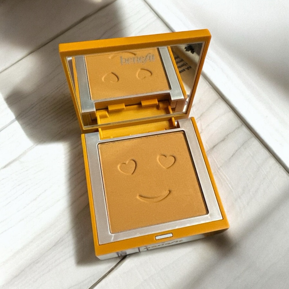 Benefit Hello Velvet Powder Foundation 9